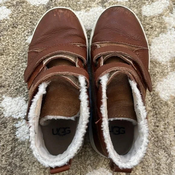 Boys UGG boots size 12 - Picture 4 of 9